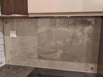 Стеклянный кухонный фартук