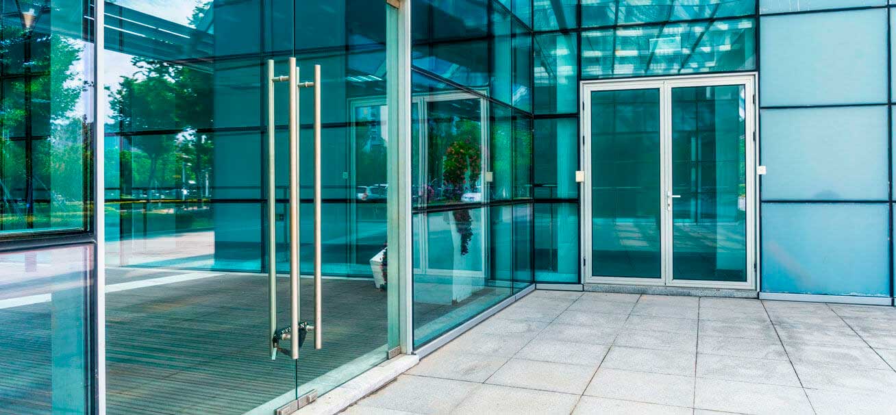 Стеклянные двери